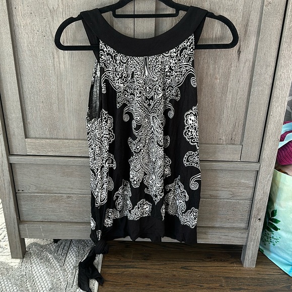 Top - Picture 2 of 4